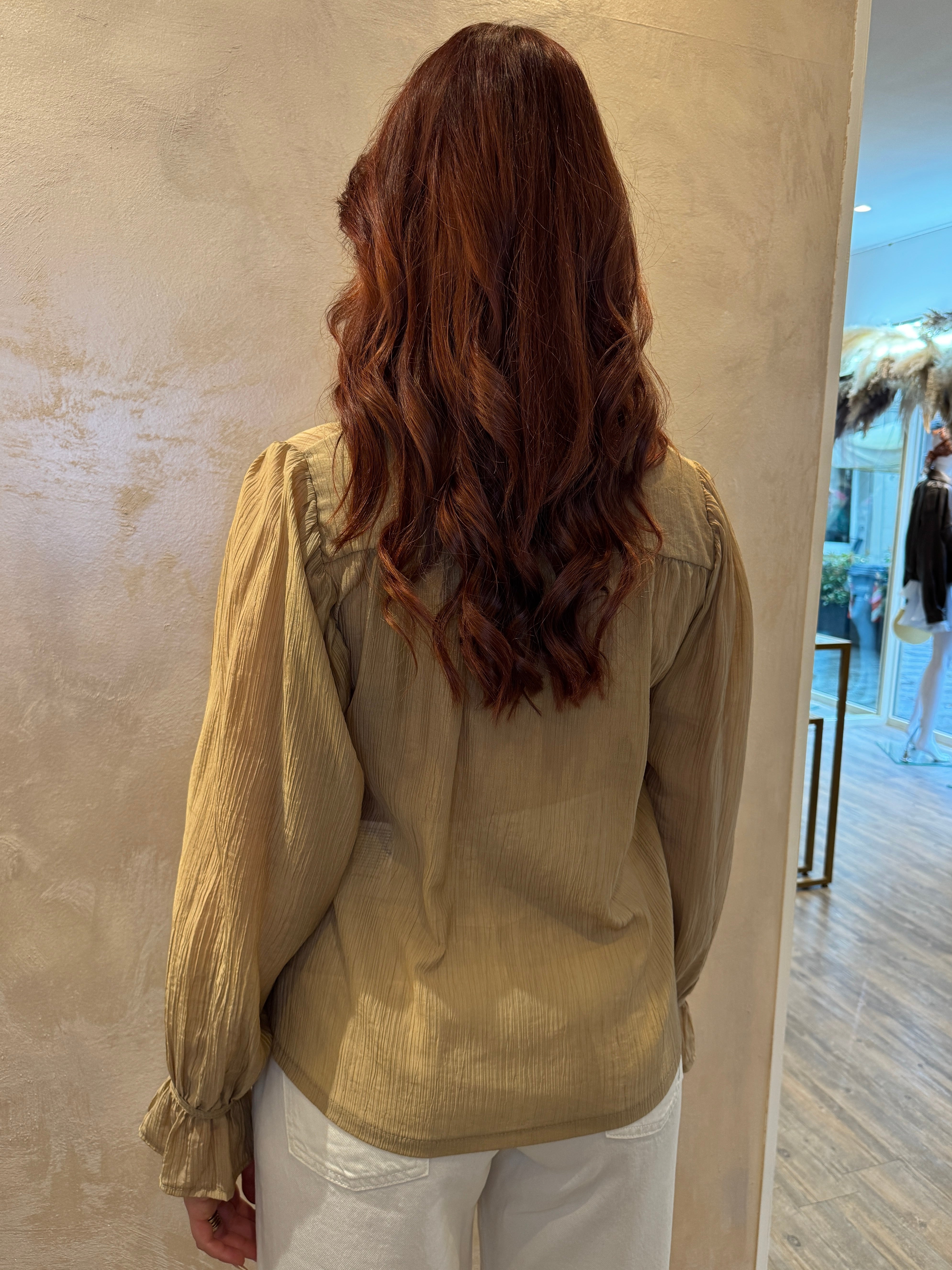 Camicia caramello con scollo a V - Saiph