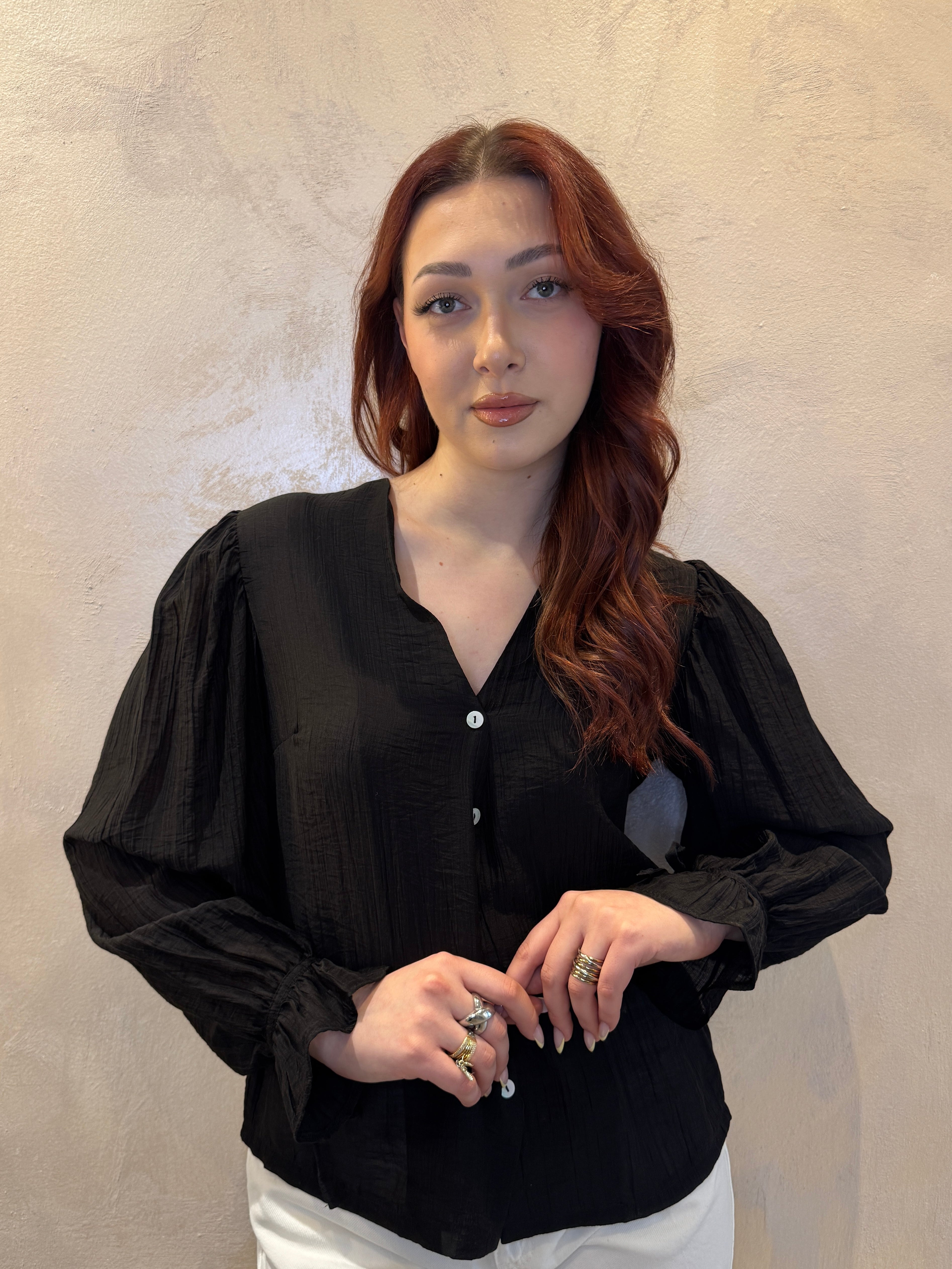 Camicia nera con scollo a V - Saiph