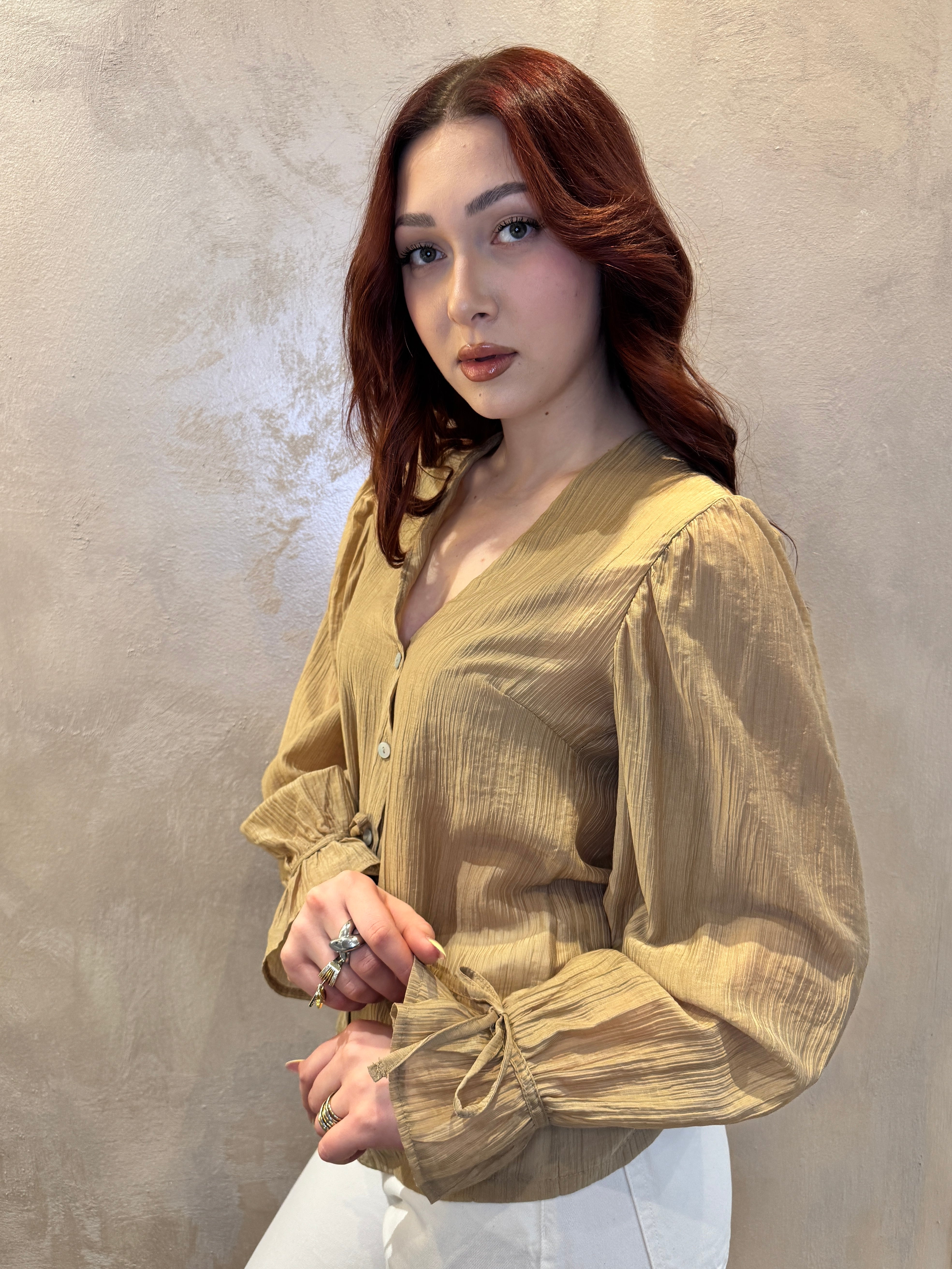 Camicia caramello con scollo a V - Saiph