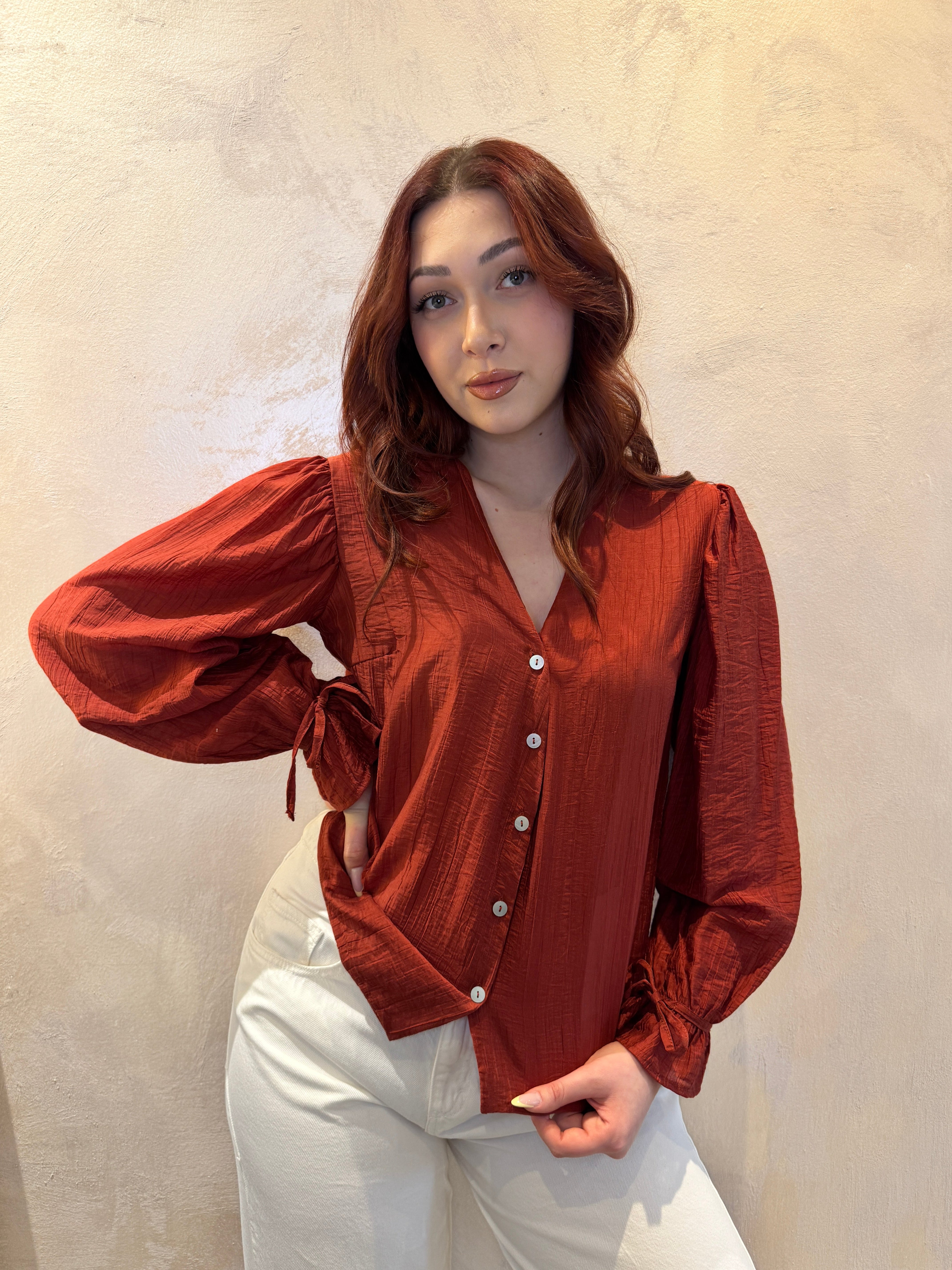 Camicia cherry con scollo a V -Saiph