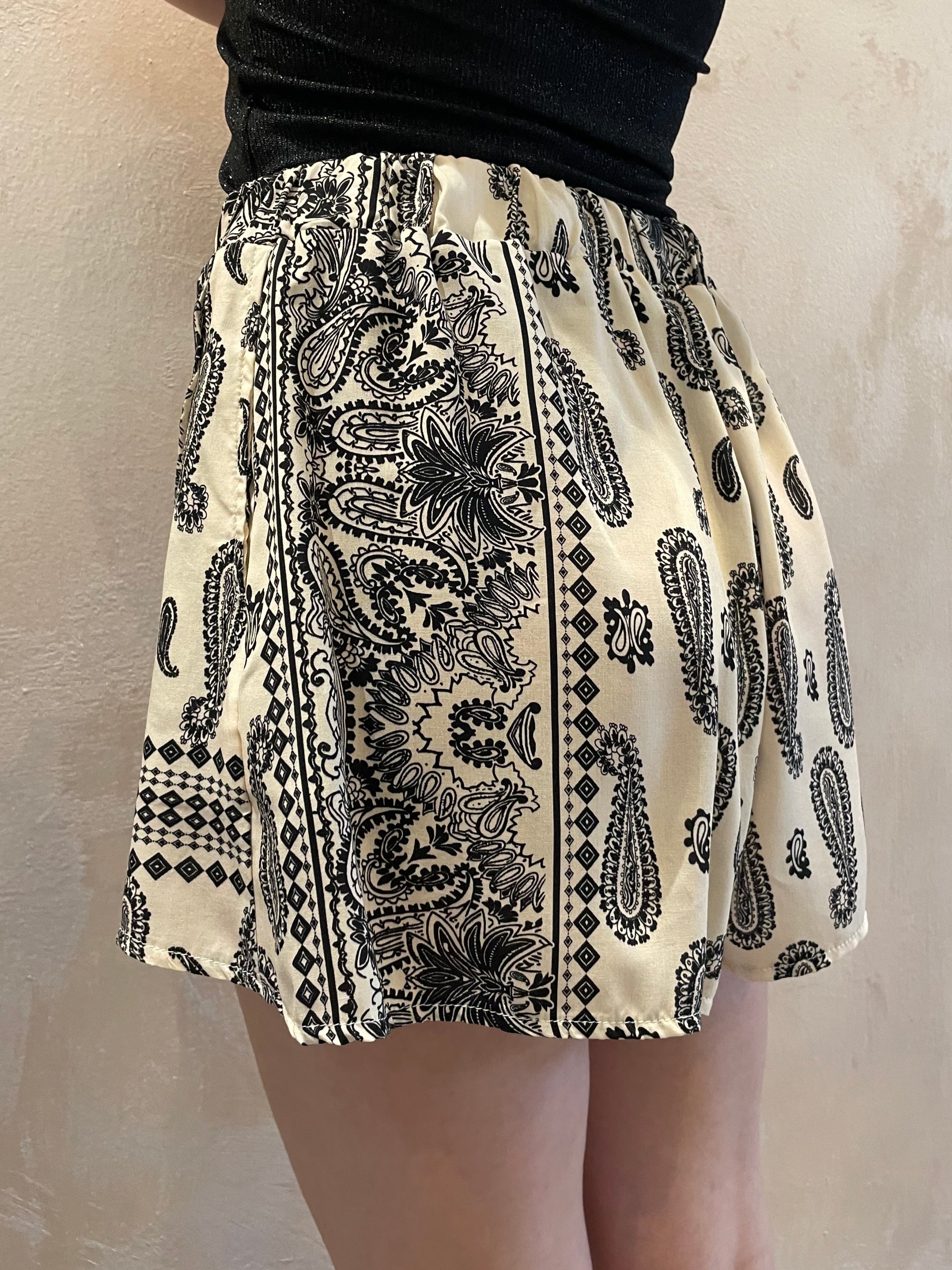 Shorts bandana nero/panna - Vicolo