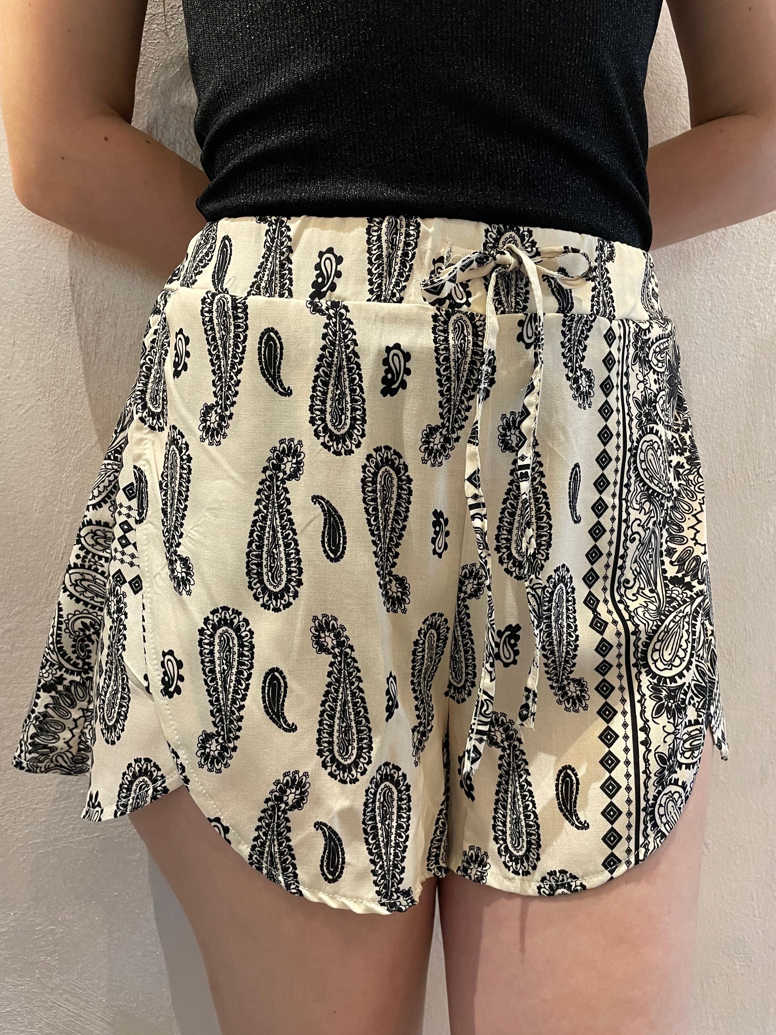 Shorts bandana nero/panna - Vicolo