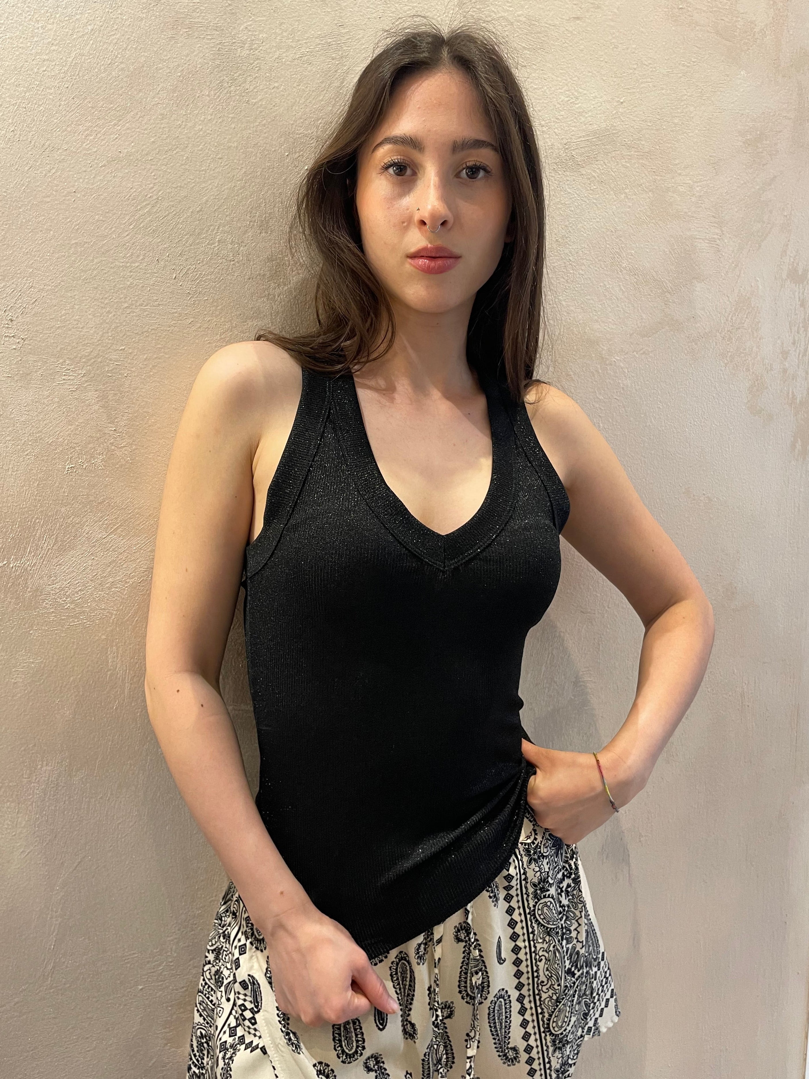 Top costine lurex scollo V nero - Vicolo
