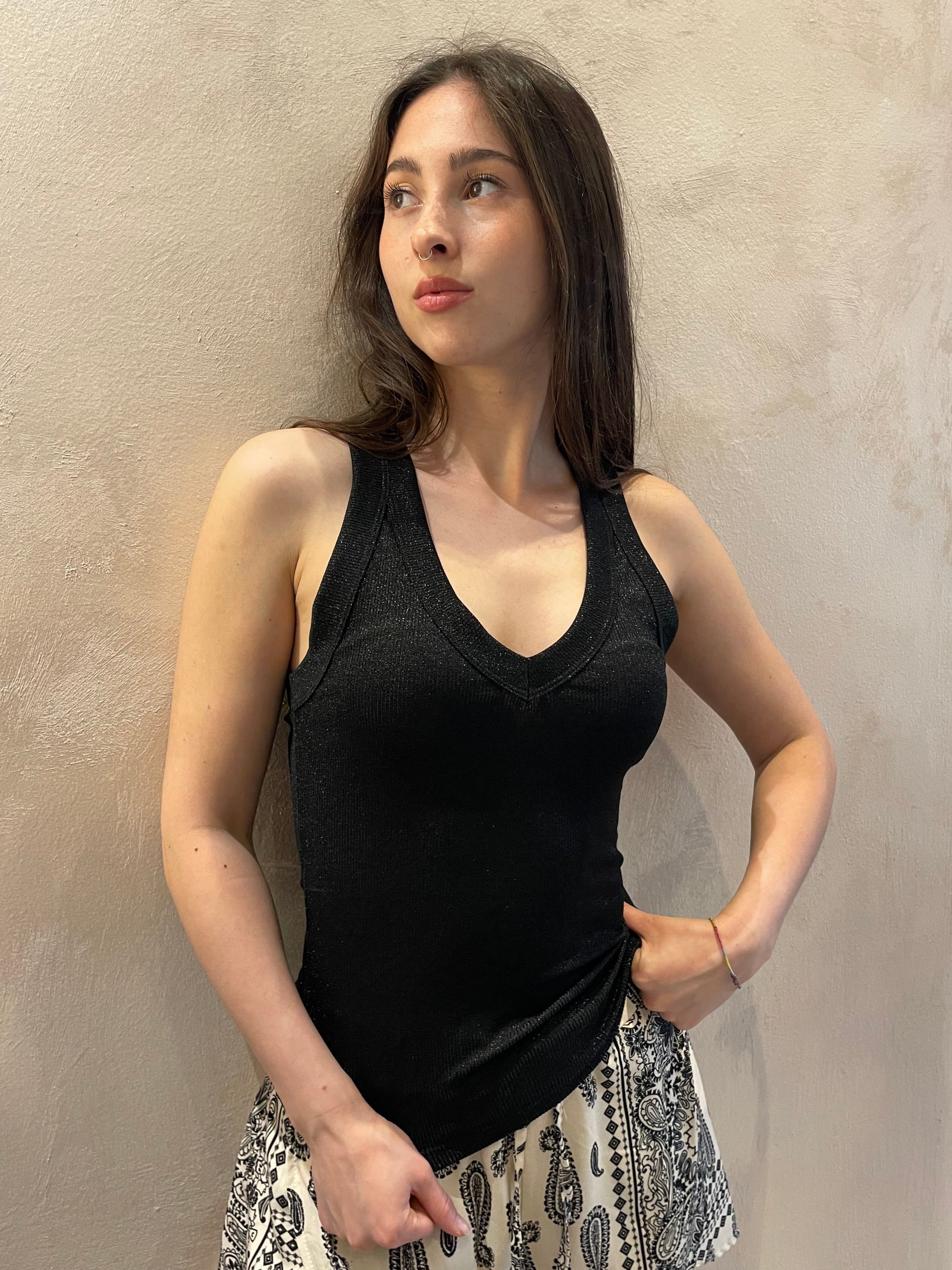 Top costine lurex scollo V nero - Vicolo