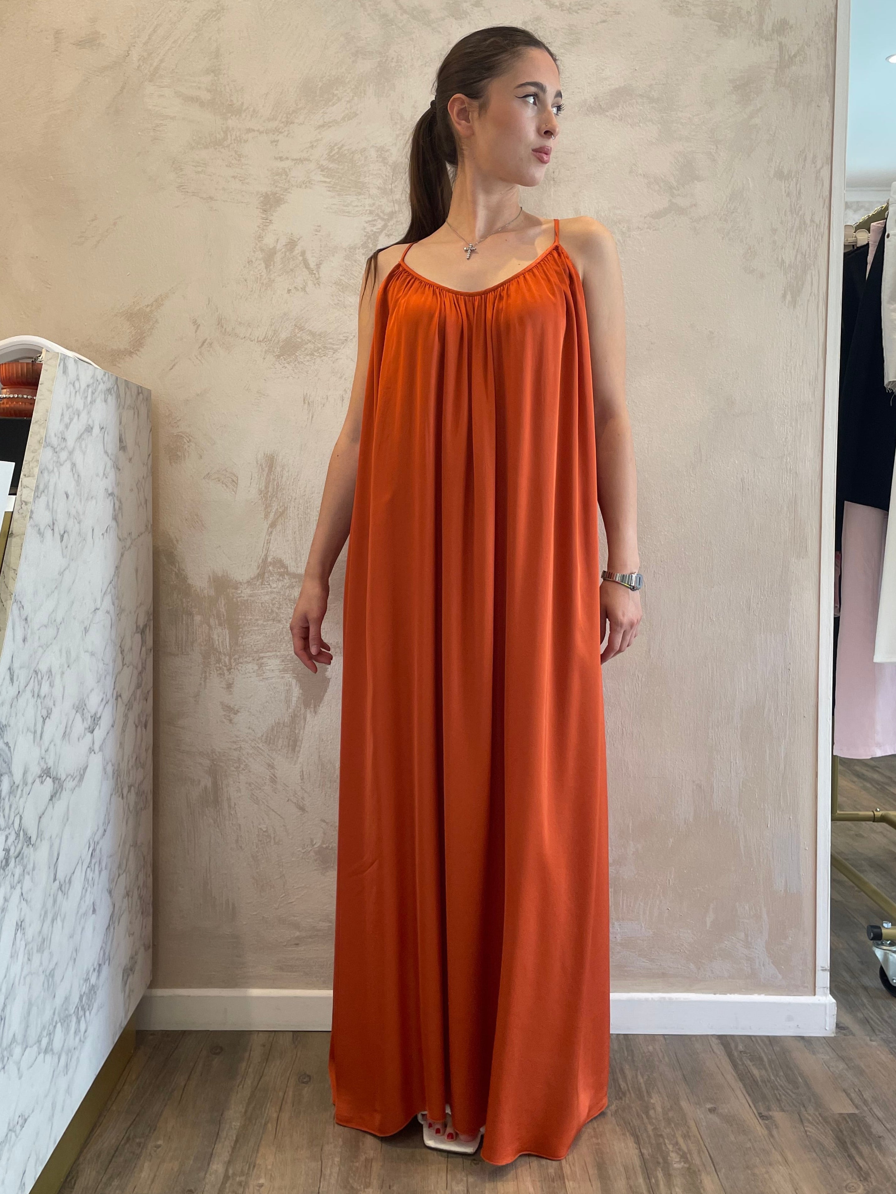 Abito maxi in satin arancio - VICOLO