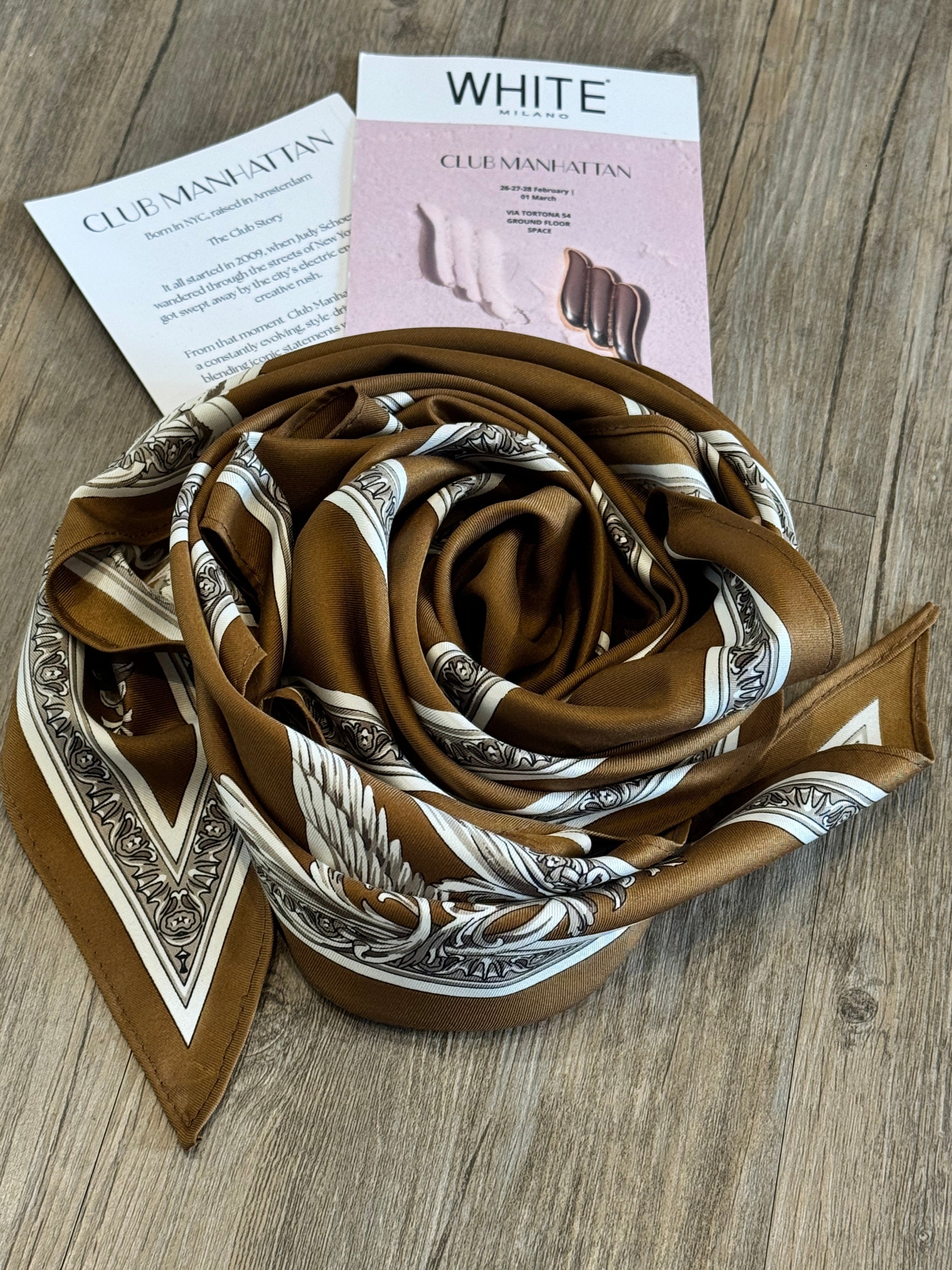 Foulard cigno marrone - Club manhattan